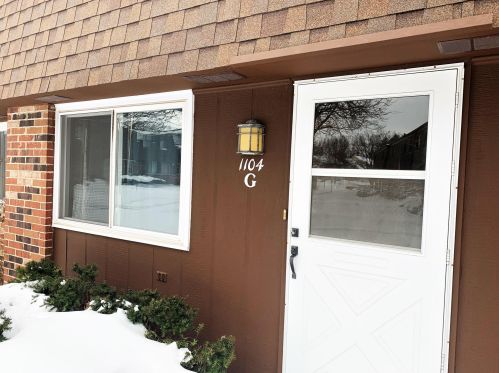 1104 Fleetfoot Dr, Waukesha, WI 53186-6948