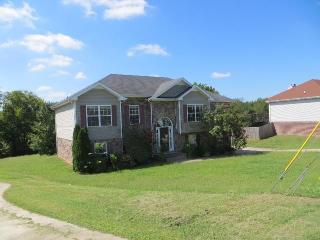 215 Harold Dr, Clarksville, TN 37040-2107