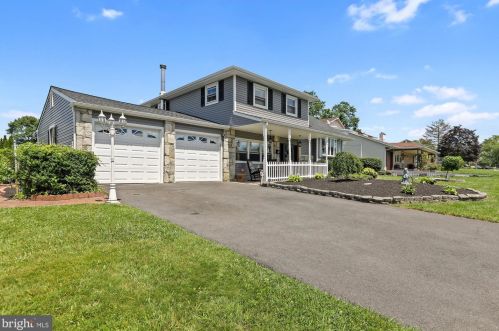 813 Hanford Rd, Fairless Hills, PA 19030-2528