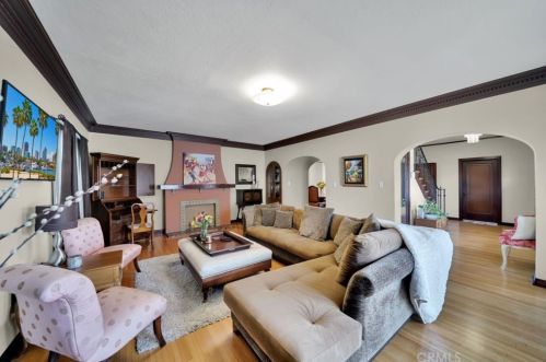 126 Orizaba Ave, Long Beach CA  90803-2527 exterior