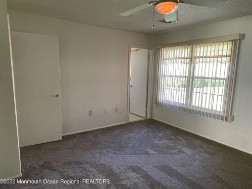 13 Linton Close, East Freehold NJ 07728-3816 exterior