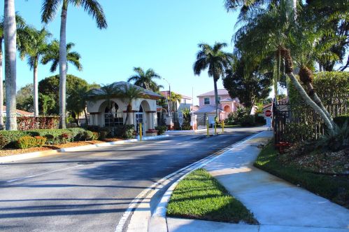 13473 27th St, Hollywood, FL 33027-3878