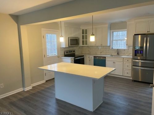 18 Berry Ln, West Milford NJ  07480-3632 exterior