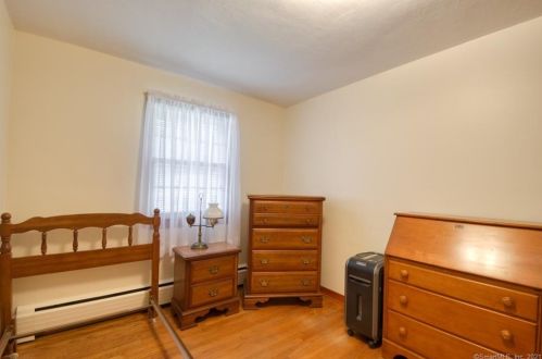 32 Maple View Dr, Waterbury CT  06716-1643 exterior