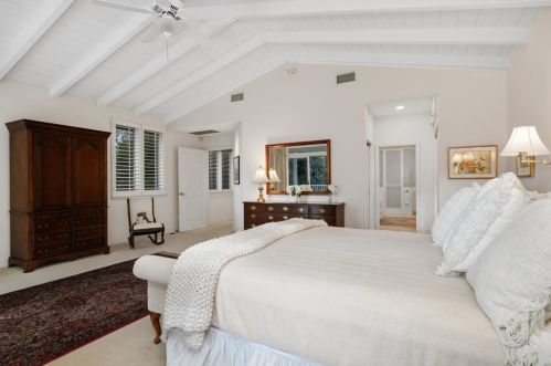 3304 Silver Oak Ln, Vista CA  92084-6614 exterior