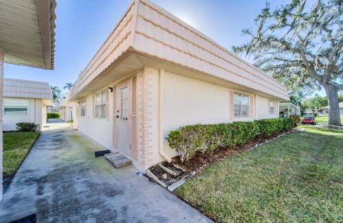 1811 Bedford Ln, Ruskin, FL 33573-6070