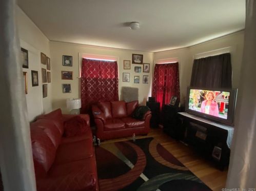 52 Remington St, Bridgeport, CT 06610-2278