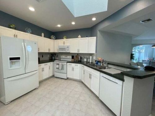 12622 Crystal Pointe Dr, Boynton Beach, FL 33437-5638