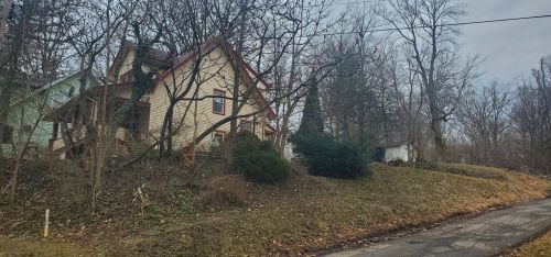 1403 Neshannock Blvd, New Castle PA  16105-2410 exterior