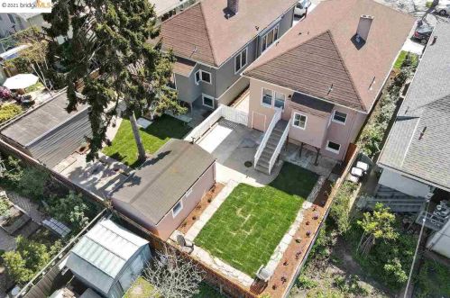 456 Cavour St, Oakland CA  94618-1077 exterior