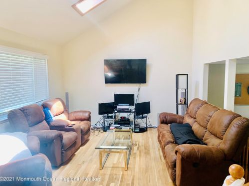 148 Throckmorton Ln, Old Bridge, NJ 08857-2231