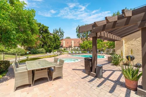 5459 Centralia St, Long Beach CA  90808-1456 exterior