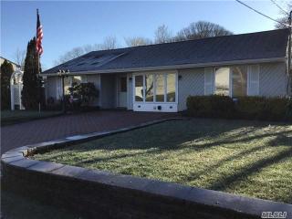 17 Fairlane Dr, Selden, NY 11784-1759