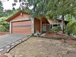 5204 Vacuna St, Portland, OR 97219-7357