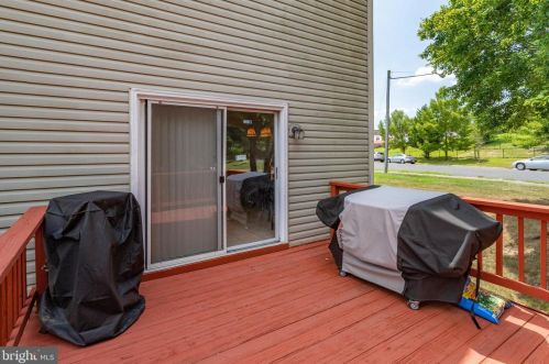 3522 Caledonia Cir, Woodbridge VA  22192-1063 exterior