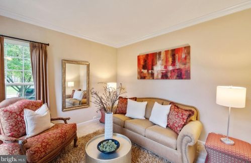 8701 Lords View Loop, Gainesville VA  20155-5806 exterior