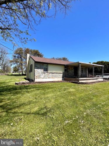 1263 2nd Ave, Gilbertsville, PA 19525-9530