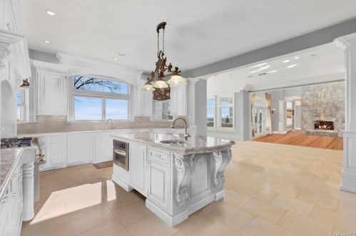 8 Hilltop Dr, Rye Brook NY  10573-5308 exterior