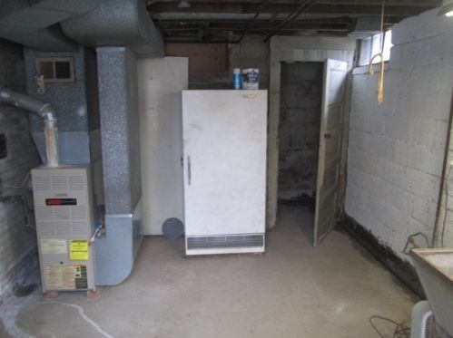 105 Mary Ann Dr, Glenshaw PA  15116-3031 exterior