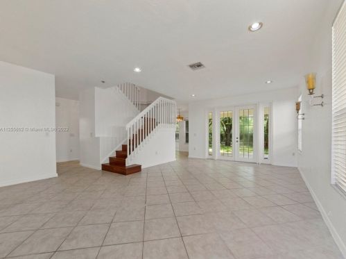 15836 26th St, Hollywood, FL 33027-4272