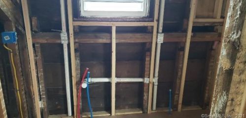 197 Vauxhall St, United States Coast Guard Ac CT  06320-3823 exterior