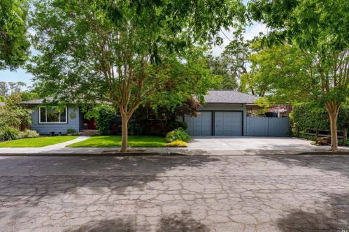 1220 Moss Rock Ct, Santa Rosa, CA 95404-2532