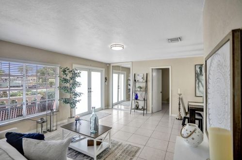 7215 15th Ave, Hialeah FL  33014-3805 exterior