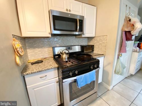 588 Hutchinson St, Trenton, NJ 08610-5846
