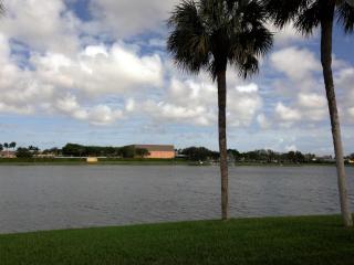 83 Capri B, Delray Beach FL  33484-7914 exterior