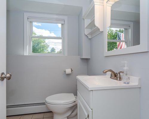 45 Ackerman St, Salem NH  03079-3401 exterior