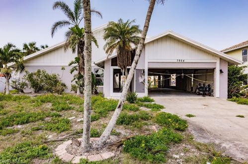 7864 Buccaneer Dr, Fort Myers Beach, FL 33931-5004