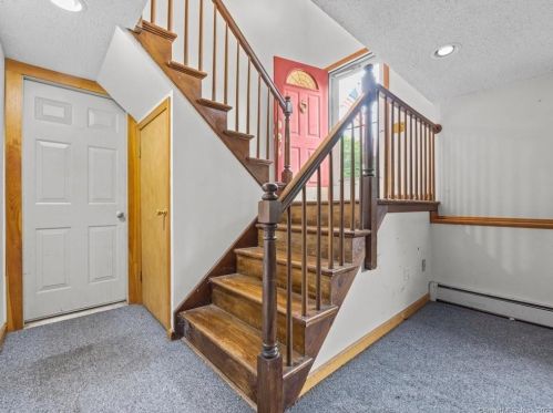 7 Lena Dr, Uncasville CT  exterior