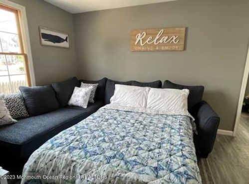 318 Hamilton Ave, Pelican Island NJ  08751-2324 exterior