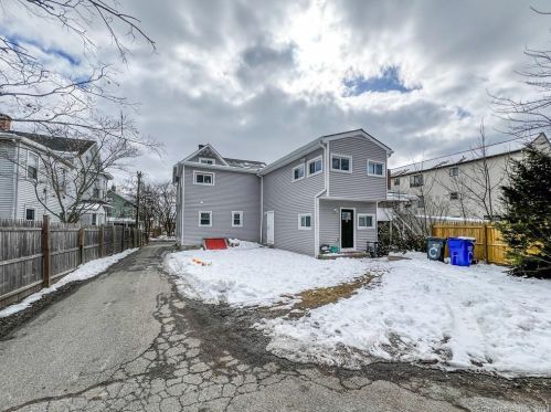 27 Center St, Danbury CT  06810-6721 exterior