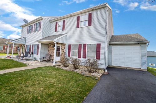 5 Fort Lee Ct, Easton PA  18040-1042 exterior