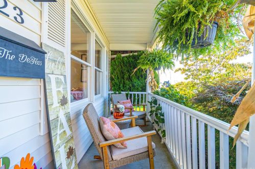23 Burnett Ave, Bayshore, NY 11706-8707