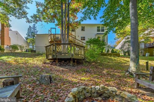 11831 Parliament Dr, Woodbridge VA  22192-1006 exterior