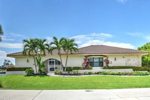 474 Barfield Dr, Marco Island, FL 34145-4038