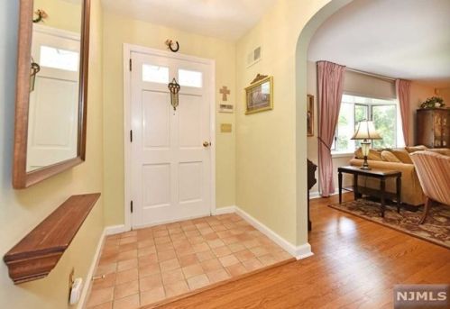 35 Carlton Ave, Ho Ho Kus, NJ 07423-1416