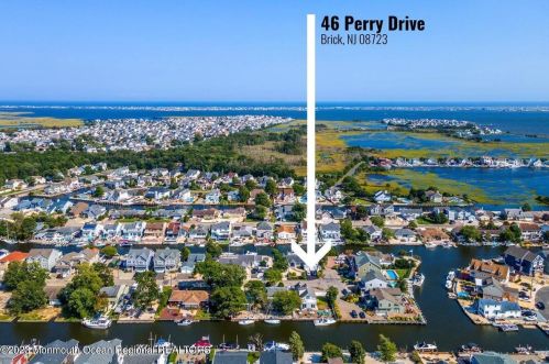 46 Perry Dr, Bricktown NJ  08723-7522 exterior