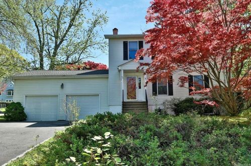 99 Edgewood Ave, Thornwood, NY 10594-1613