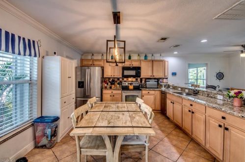 1139 13th Ter, Cape Coral FL  33990-3747 exterior