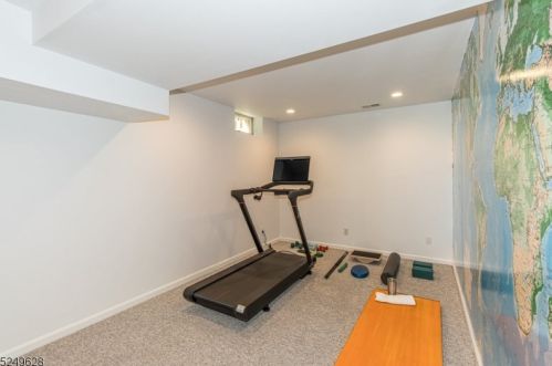 11 Autumn Dr, Scotch Plains NJ  07076-2431 exterior