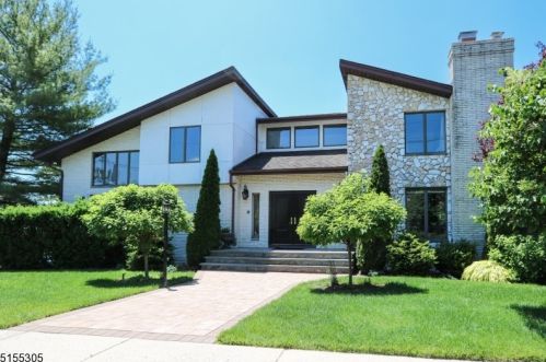 124 Charlotte Pl, Englewood, NJ 07632-2605
