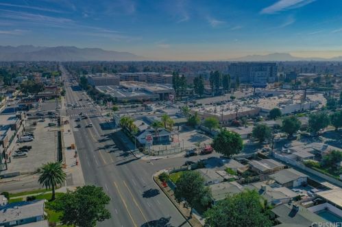 8341 Cantaloupe Ave, Van Nuys CA 91402-3806 exterior