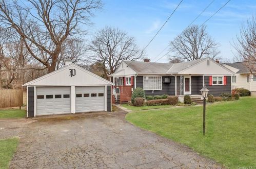 90 Oak Ridge Rd, Pleasantville, NY 10570-1310