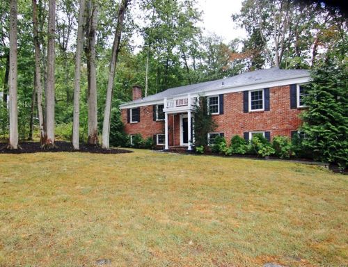 82 Trail Ext, Stamford, CT 06903-2406