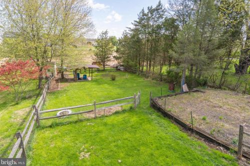 1733 Swamp Pike, Gilbertsville PA  19525-9704 exterior