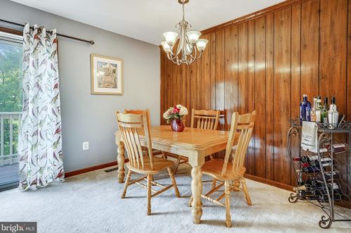 2402 Youngs Dr, Haymarket VA  20169-1532 exterior