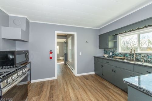 35 Harrison St, Wantage NJ  07461-2119 exterior